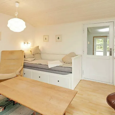 Two-bedroom Holiday In 4 * Jerup