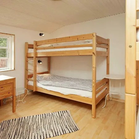 Two-bedroom Holiday In 4 Ferienhaus