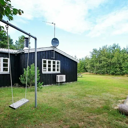 Two-bedroom Holiday In 4 *